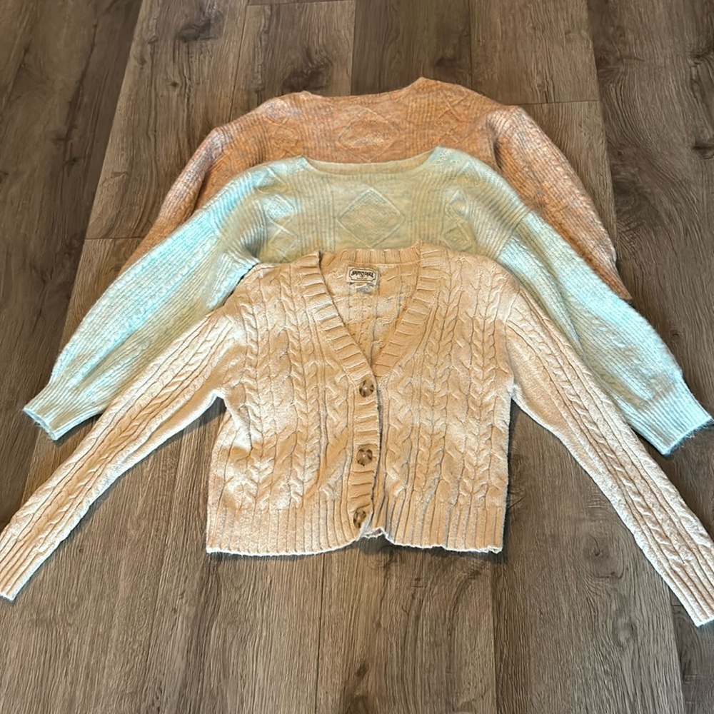 lot of American Eagle sweaters